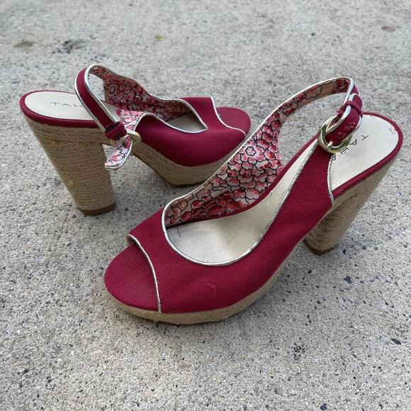Red Canvas and Wicker Tahari peep toe heels / sandals size 6 - Picture 1 of 7